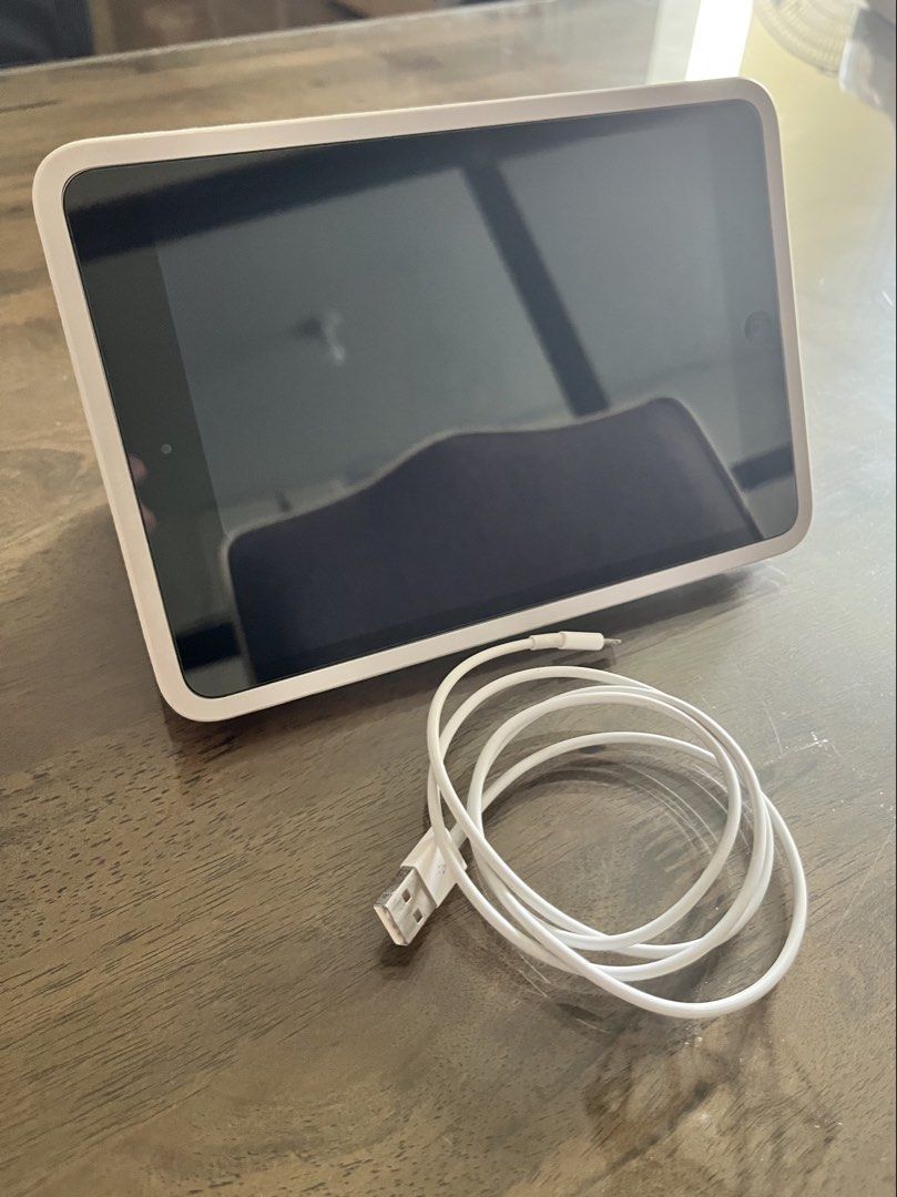 Apple iPad Mini 2 (Category: iPad) located in Pasay City. Submitted by thejunkclosetph (Listing ID 1441161072, Image 3). Description: Preloved iPad Mini 2 Comes with free case, box, and charger Rfs: No longer used.
