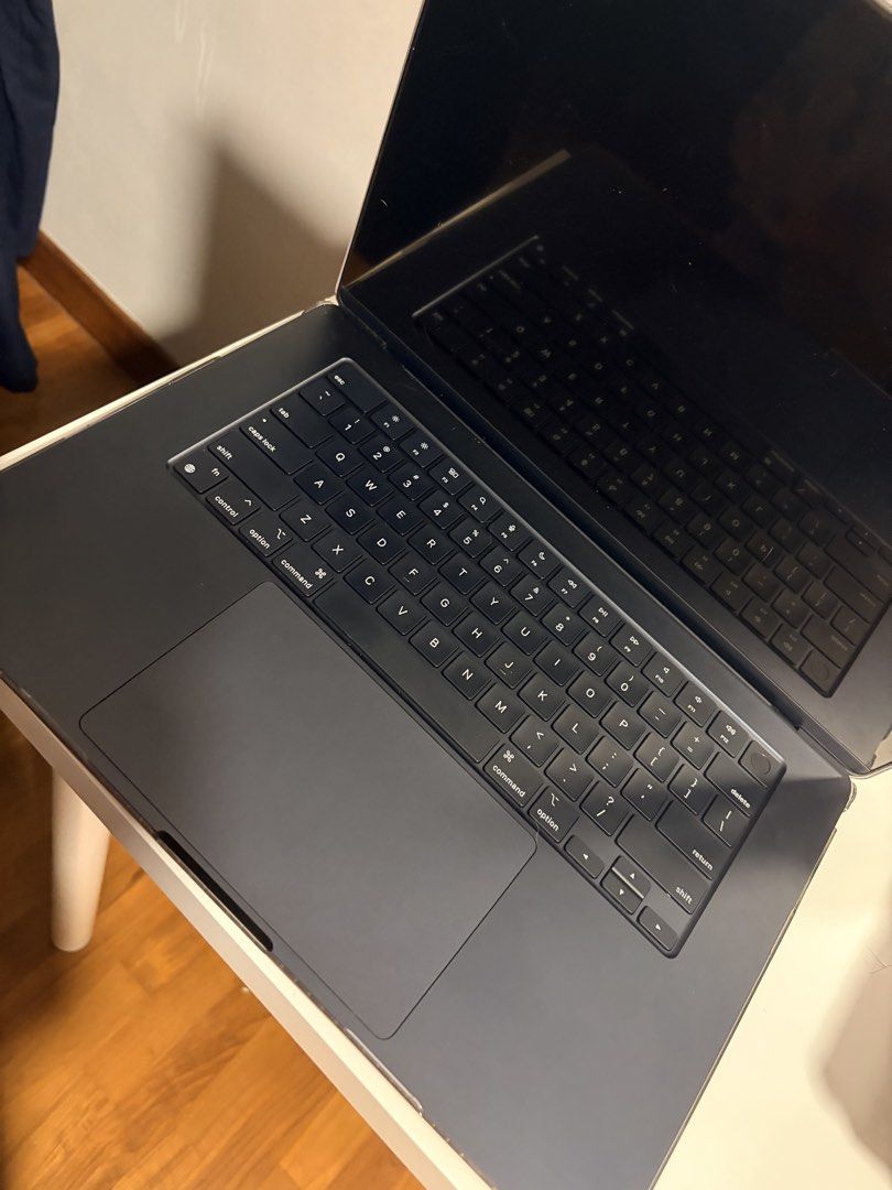 Apple MacBook Air 15 inch470540667009126400