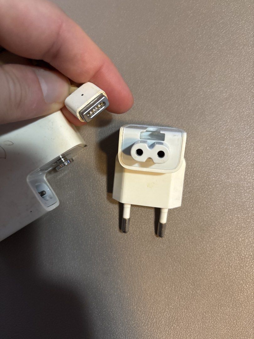 Apple MacBook MagSafe Charger Adapter470296092947916802