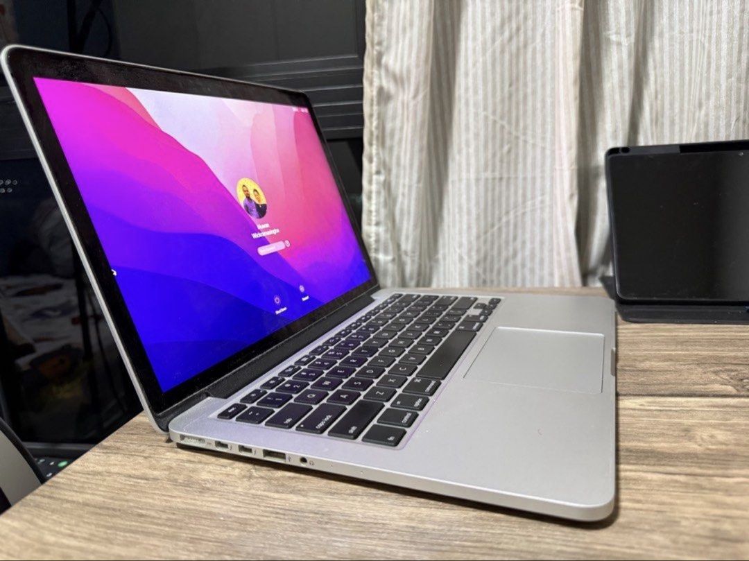 Apple MacBook Pro 13-inch470168852298485761