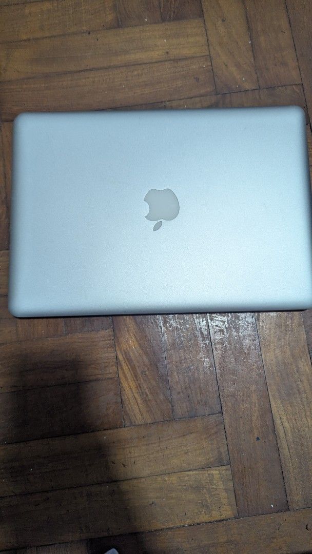Apple MacBook Pro 13-inch470563284404807681