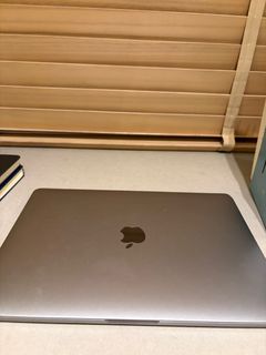 Apple MacBook Pro478463435757342720
