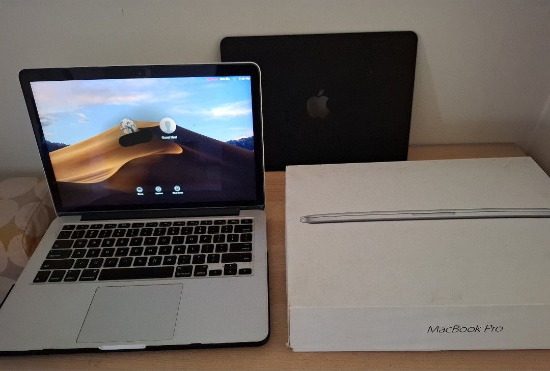 Used MacBook Pro 13.3 set w/box470397534119536641