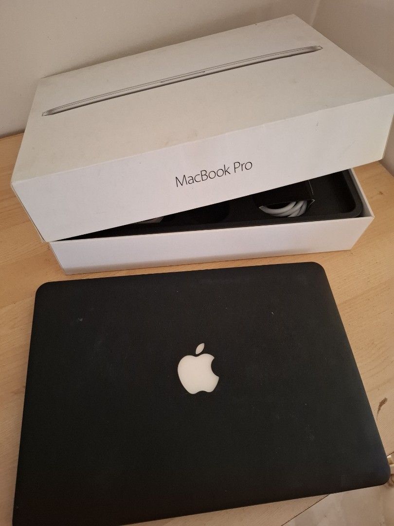 Used MacBook Pro 13.3 set w/box470397534119536642