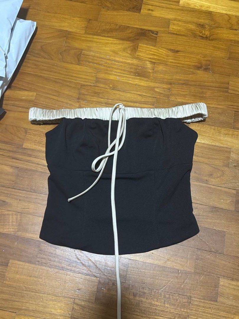 ASSORTED TOPS (Category: Sleeveless) located in Singapore. Submitted by _lov3lyy (Listing ID 1441196554, Image 1). Description: ALL FREESIZED (size XS-S) $7 EACH, no defects PLS no negos & no meetups.