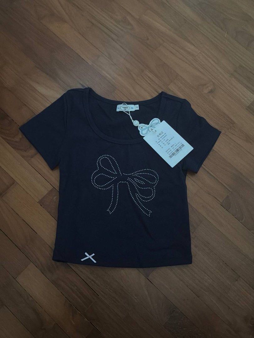 ASSORTED TOPS (Category: Sleeveless) located in Singapore. Submitted by _lov3lyy (Listing ID 1441196554, Image 3). Description: ALL FREESIZED (size XS-S) $7 EACH, no defects PLS no negos & no meetups.