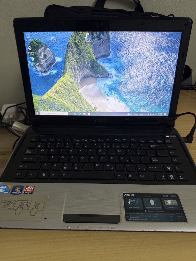 ASUS Laptop 14" Intel Core i7 Windows 10