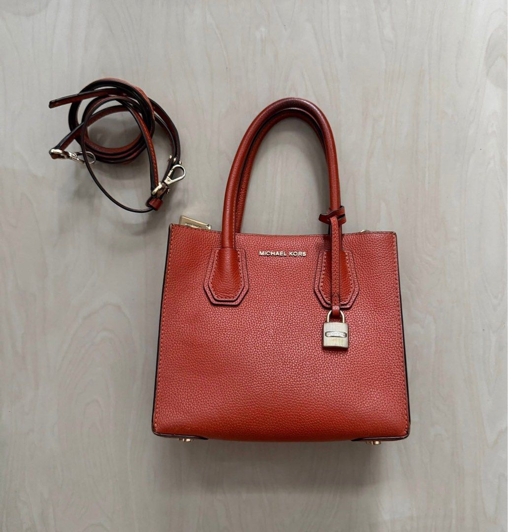 Authentic mk bag (Category: Luxury Bags & Wallets) located in Quezon City. Submitted by rych0799 (Listing ID 1441211774, Image 1). Description: Sign of usage in hardwares but not really noticeable. Can send more pictures po thankyou .