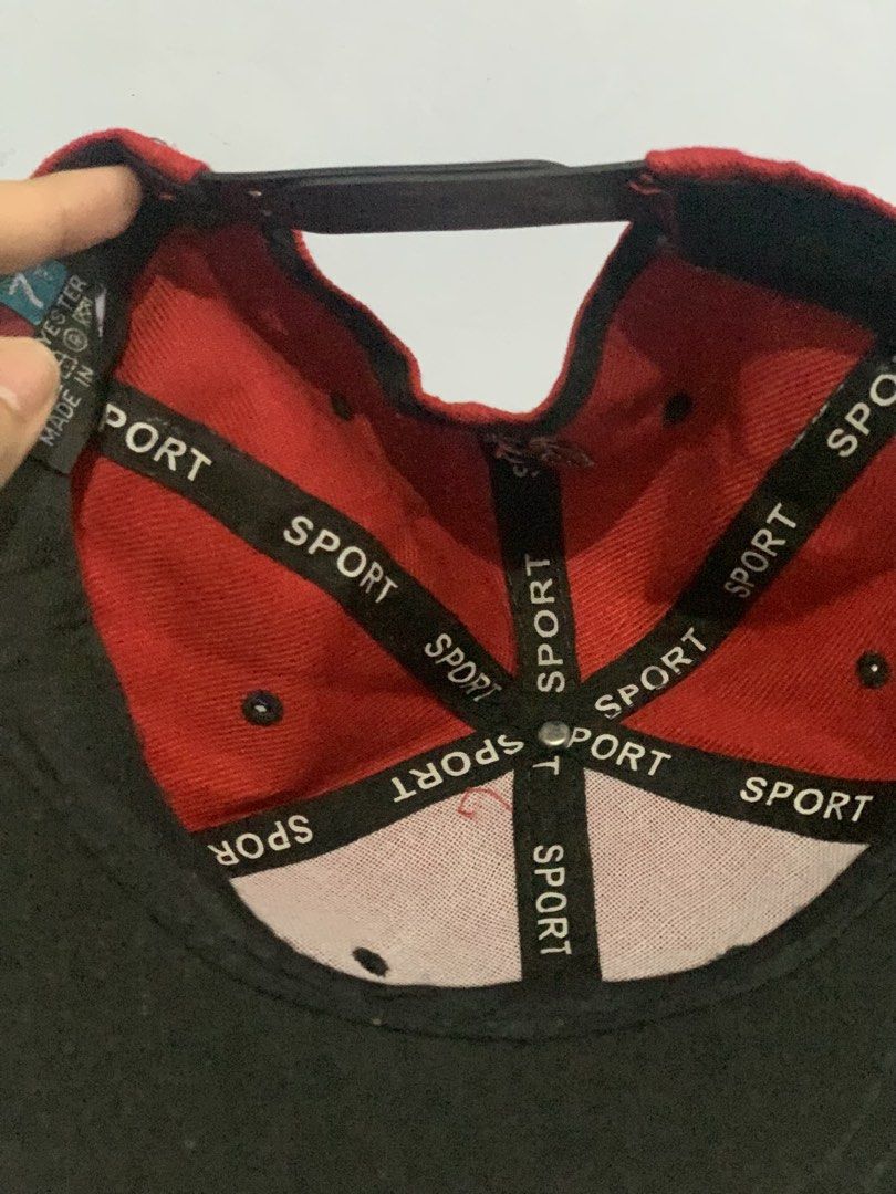 Authentic OBEY Worldwide Propaganda Snapback Hat (Category: Caps & Hats) located in Burgos. Submitted by fayesfieldnotes (Listing ID 1441243687, Image 2). Description: Brand: OBEY Clothing Design: Large embroidered iconic black-on-red OBEY box logo patch on the front panel. Size: One Size Fits Most (OSFM) / Adjustable plastic snapback closure.Material: Durable structured cotton/acrylic blend panels. Condition: Pre-owned / Lightly used. No major s