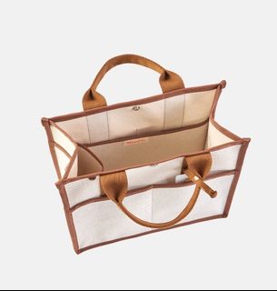 (Category: ) located in . Submitted by dailywears7 (Listing ID 1441226556, Image 1). Description: .