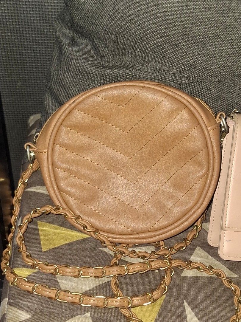 B1T1 PARISIAN & MICHAELA bags (Category: Cross-body Bags) located in Manila. Submitted by indaaay (Listing ID 1441240659, Image 2). Description: negotiable lightly used pm for more details‼️🌸.