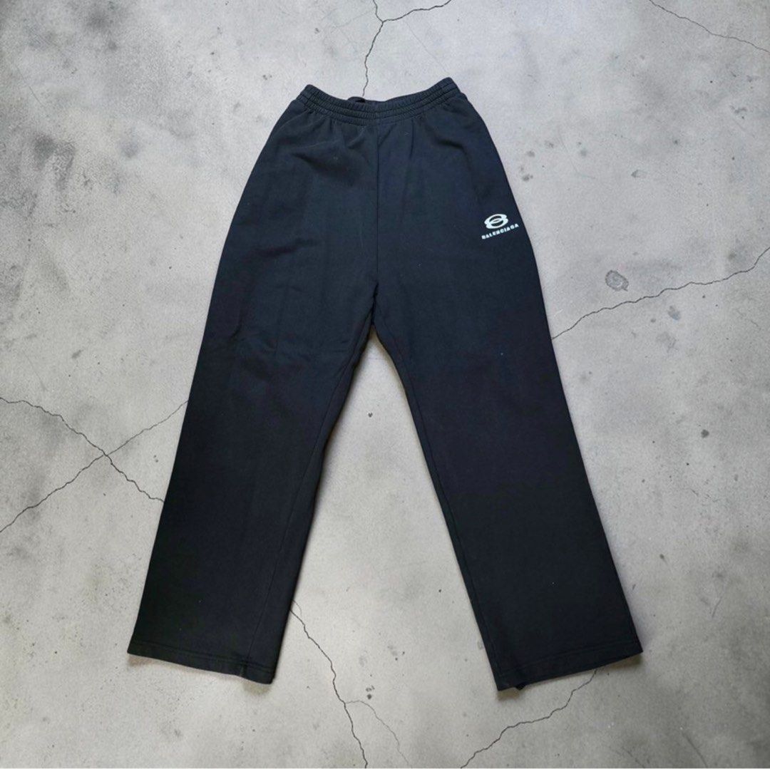 Balenciaga Black Logo Sweatpants (Category: Joggers) located in Tabaco. Submitted by emmanyul (Listing ID 1441279212, Image 1). Description: - Authentic Black Balenciaga sweatpants - Negotiable for Surebuyer - Brandnew Condition - Iconic Balenciaga logo detail on the left thigh - Comfortable elastic waistband - Classic straight leg fit - Ideal for loungewear or everyday casual style - Please review all photos for detailed condition.