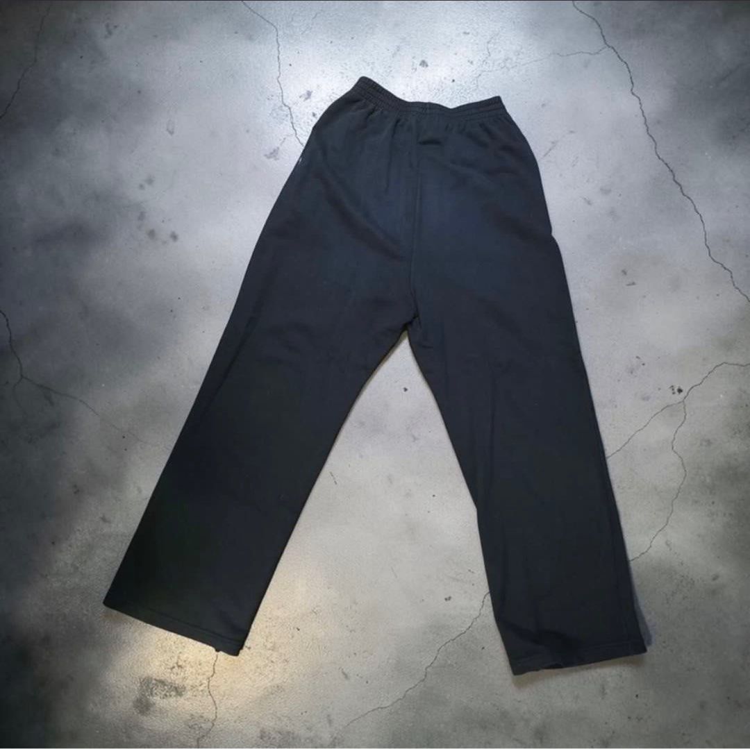 Balenciaga Black Logo Sweatpants (Category: Joggers) located in Tabaco. Submitted by emmanyul (Listing ID 1441279212, Image 2). Description: - Authentic Black Balenciaga sweatpants - Negotiable for Surebuyer - Brandnew Condition - Iconic Balenciaga logo detail on the left thigh - Comfortable elastic waistband - Classic straight leg fit - Ideal for loungewear or everyday casual style - Please review all photos for detailed condition.