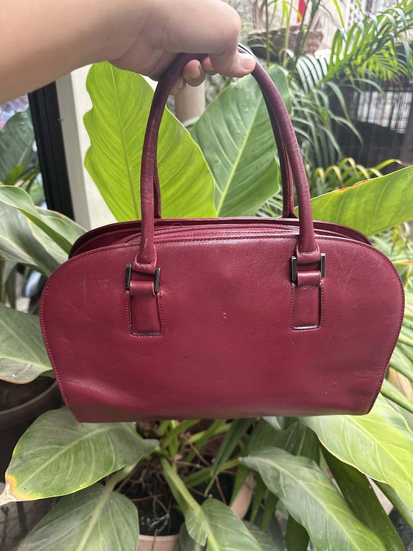 Balenciaga Red Leather Handbag (Category: Luxury Bags & Wallets) located in Dumaguete. Submitted by aryanukay (Listing ID 1441172079, Image 2). Description: - Authentic Balenciaga red leather handbag - Classic design with top handles - Features an interior zippered pocket - Perfect for everyday use - Made in Italy.