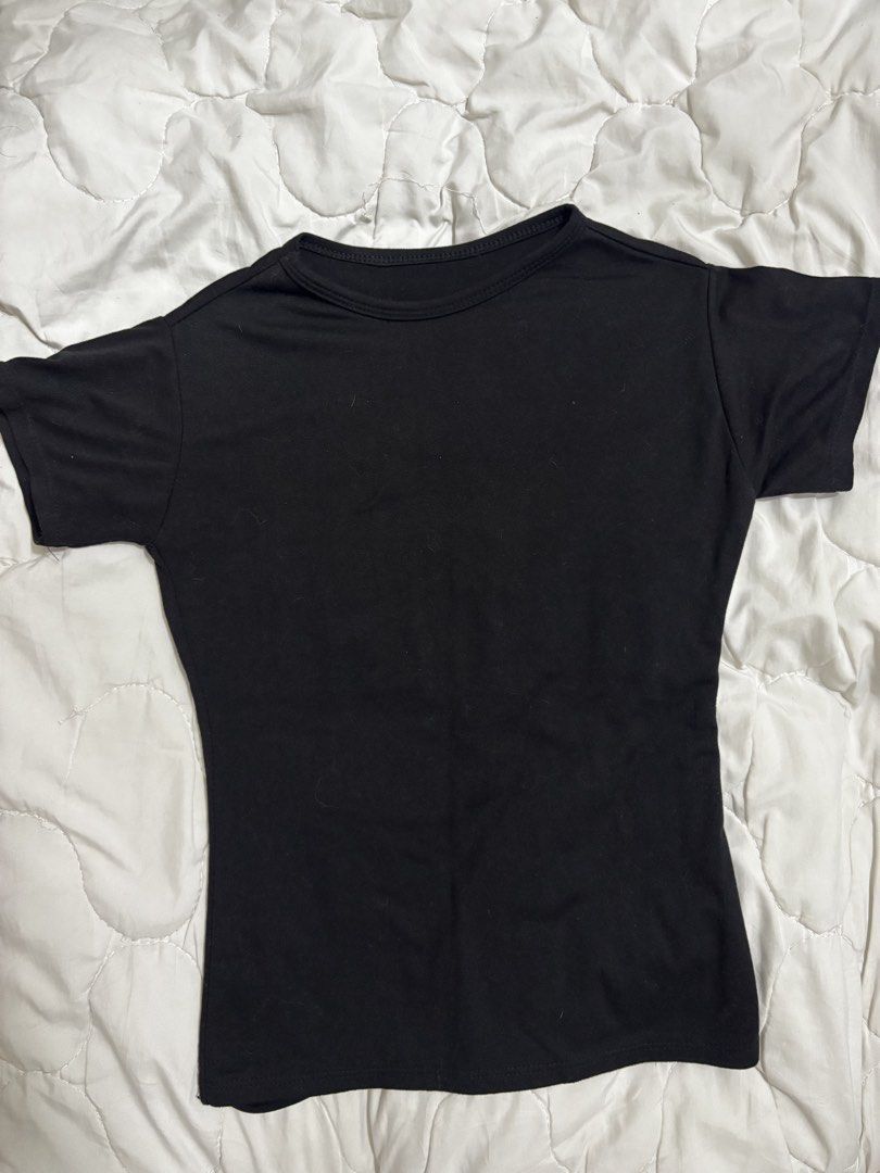 Basic Short Sleeve T-Shirts - Black, Red, Olive Green (Category: Shirts) located in Manila. Submitted by whitemocha16 (Listing ID 1441367707, Image 1). Description: 3 for 200.00 80.00 each - Set of 3 basic crew neck t-shirts - Available colors: Black, Red, Olive Green - Comfortable fabric for everyday wear - Versatile for wearing alone or layering.