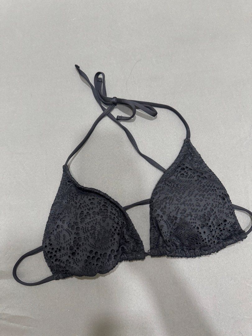 Black Bikini Top (Category: Bikinis & Swimsuits) located in Valenzuela. Submitted by aikeeee (Listing ID 1441277402, Image 2). Description: Selling my PRE-LOVED CLOTHES 🫶🏻 - No flaws and issues (well taken care of) RFS: Need to declutter Message me if you want the actual photos 🫶🏻 MOP: Gcash or Bank Transfer Can do lalamove or grab (buyer will shoulder the delivery fee).