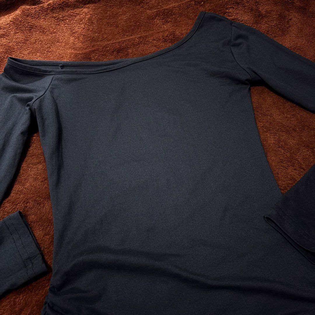 Black Off-Shoulder Long Sleeve Top with Ruched Side (Category: Longsleeves) located in San Juan City. Submitted by helpabaddietodecclutter (Listing ID 1441326400, Image 2). Description: - Color: Dark Navy or Black - Style: Long sleeve, off-shoulder neckline - Features: Ruching detail on one side of the waist - Material: Stretchy - Size: Best fits Small to Medium - Occasion: Versatile for night out or casual wear.