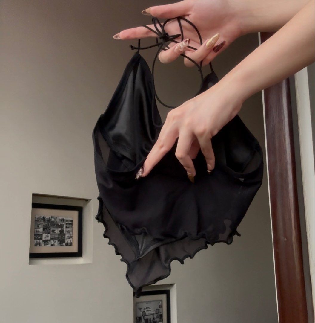 SHEIN Black Ruched Halter Neck Crop Top (Category: Sleeveless) located in Santa Rosa. Submitted by prelovedby.her_ (Listing ID 1441328906, Image 2). Description: Color: Black Size: S Condition: No visible flaws; in great condition RFS: Decluttering 🧹 📍 Shipping from: Fairview, QC 🚚 Mode of Delivery: Lalamove | J&T 💵 Payment: GCash | Bank Transfer Feel free to message for any questions! 🤍.