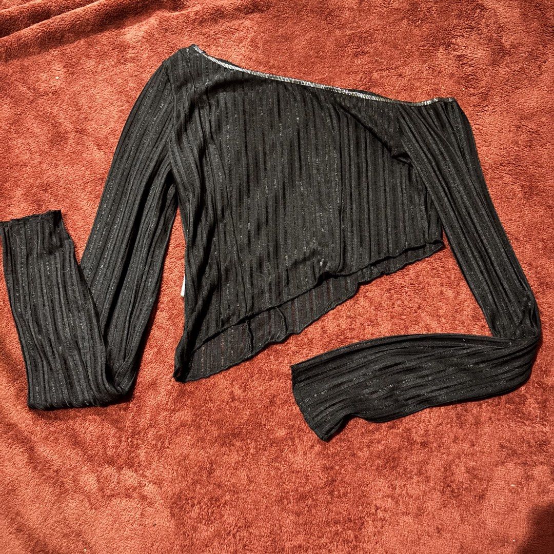 Black Sheer Sparkly One Shoulder Long Sleeve Top (Category: Longsleeves) located in San Juan City. Submitted by helpabaddietodecclutter (Listing ID 1441326404, Image 1). Description: - Chic black one-shoulder top - Sheer material with vertical ribbing - Subtle sparkle threads for added flair - Unique asymmetrical hemline - Long sleeves - Versatile: great for layering or as a standalone piece.