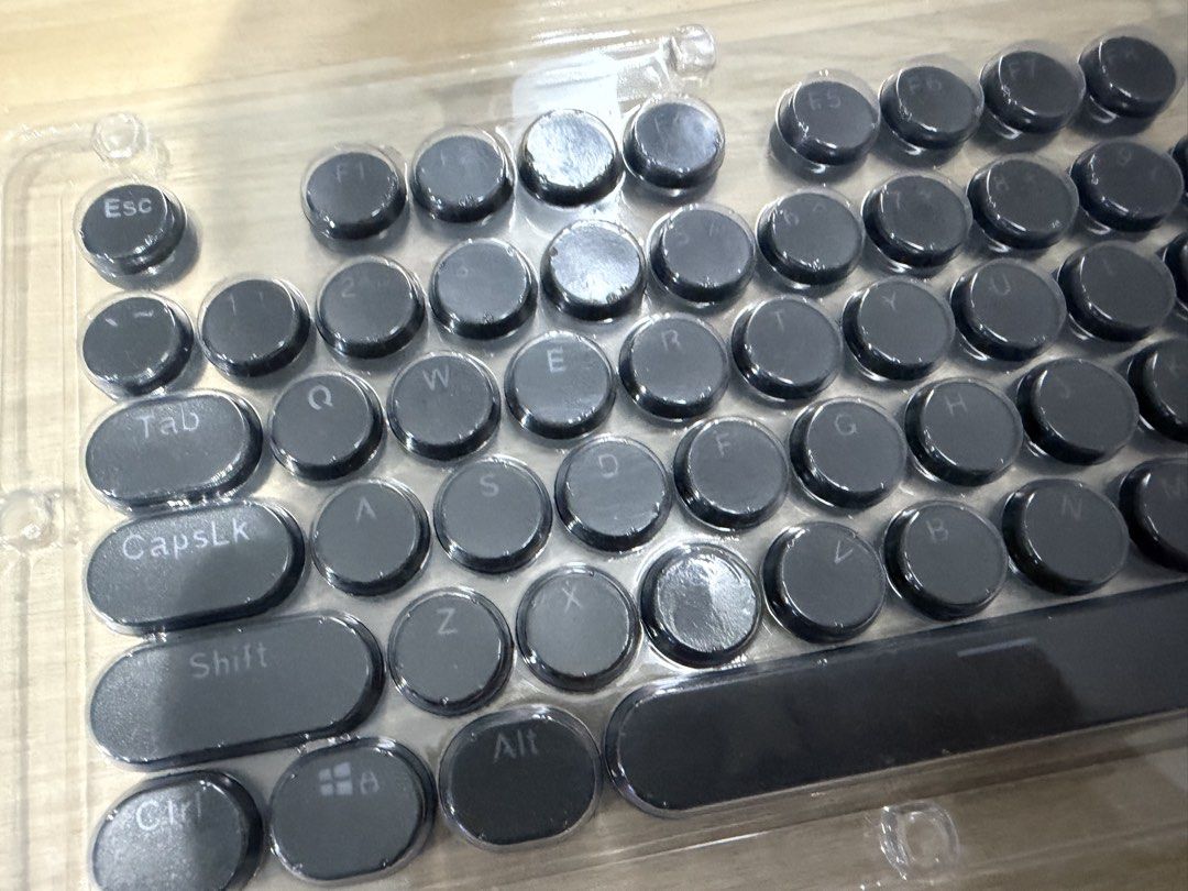 Black shine through Round keycaps470665418580971520