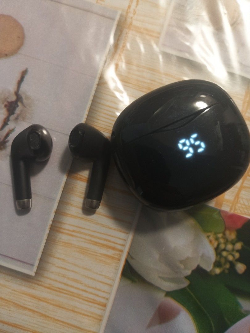 Black Wireless Earbuds with Charging Case471177326683770882