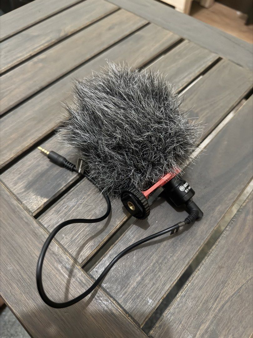 BOYA BY-MM1 Microphone (Category: Microphones) located in Quezon City. Submitted by onlinegaragesale1206 (Listing ID 1441170714, Image 1). Description: Boya BY-MM1 Microphone Pickup onl: Pasig - Furry windscreen for shotgun microphones - Effectively reduces wind noise for clearer audio - Connects via a 3.5mm jack - Perfect for outdoor recordings or windy environments.