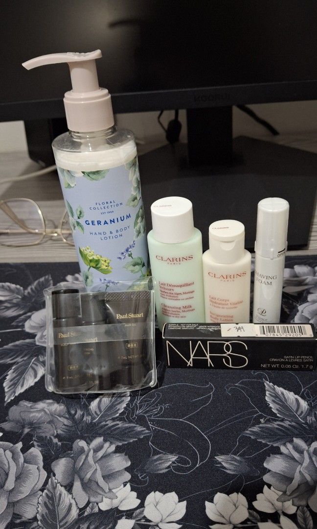 Branded beauty product (Category: Body Care) located in Bulacan. Submitted by cocooo18 (Listing ID 1441292056, Image 1). Description: sale takr all 650.