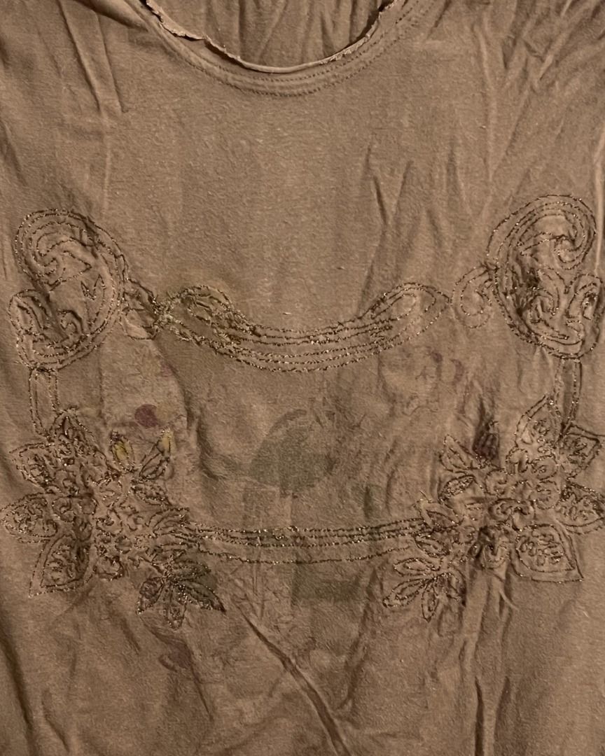 Brown Long Sleeve Top with Embroidery (Category: Longsleeves) located in Las Pinas. Submitted by rawrmona (Listing ID 1441280336, Image 3). Description: Brown long-sleeved top - Delicate embroidery on the front, gathered detail on sleeves (shoulders and cuffs).