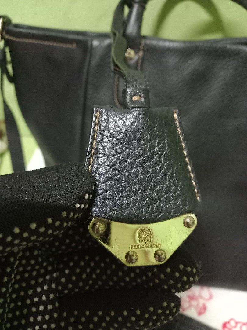 BRUNO MAGLI GENUINE LEATHER WOMAN'S BIG CROSSBODY BAG Magnetic Lock (Category: Cross-body Bags) located in Manila. Submitted by cristobalc40322 (Listing ID 1441364771, Image 2). Description: THICK & SOFT DURABLE MATERIALS WEATHERPROOF NO ANYDAMAGE NO ANYREPAIR NO ANYSTAIN NO SCRATCHES NO CRACKLINES NO FLAWS METALS HAS BRUNO MAGLI ENGRAVED ACTUAL SIZE MEASUREMENTS UPPER WIDTH = 17" INCHES LOWER WIDTH =11" INCHES LOWER SIDES = 10" INCHES LOCATION =