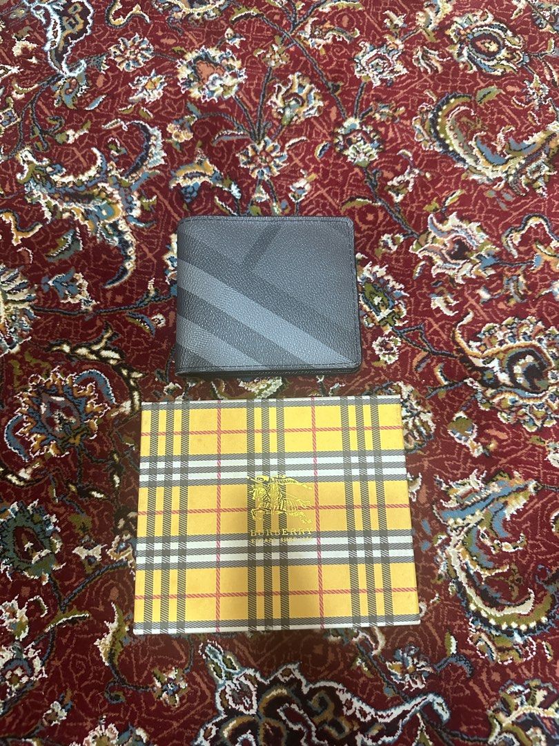 Burberry Bi-fold Wallet for Men (Category: Wallets & Card Holders) located in Manila. Submitted by adatodjare15128 (Listing ID 1441281523, Image 3). Description: Includes box and cloth .