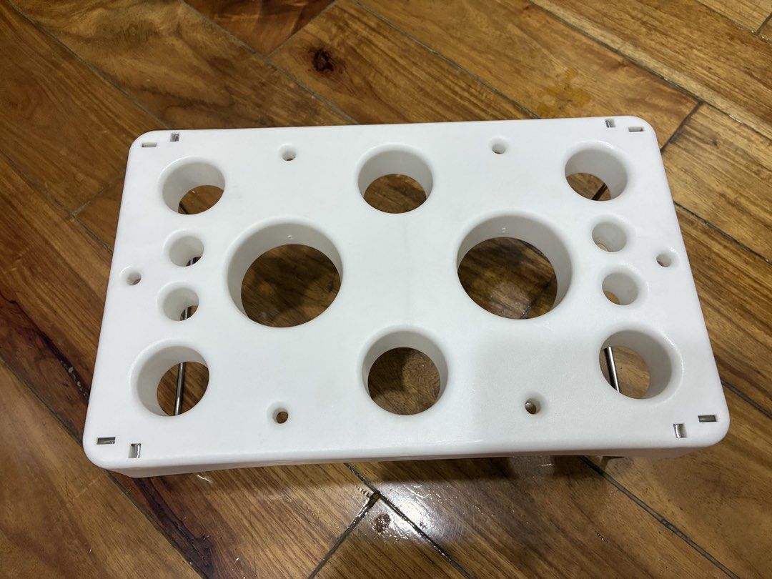 Cake Piping Holder (Category: Bakeware) located in Quezon City. Submitted by anolymous (Listing ID 1441328561, Image 1). Description: Feel free to message me for more photos or details :).