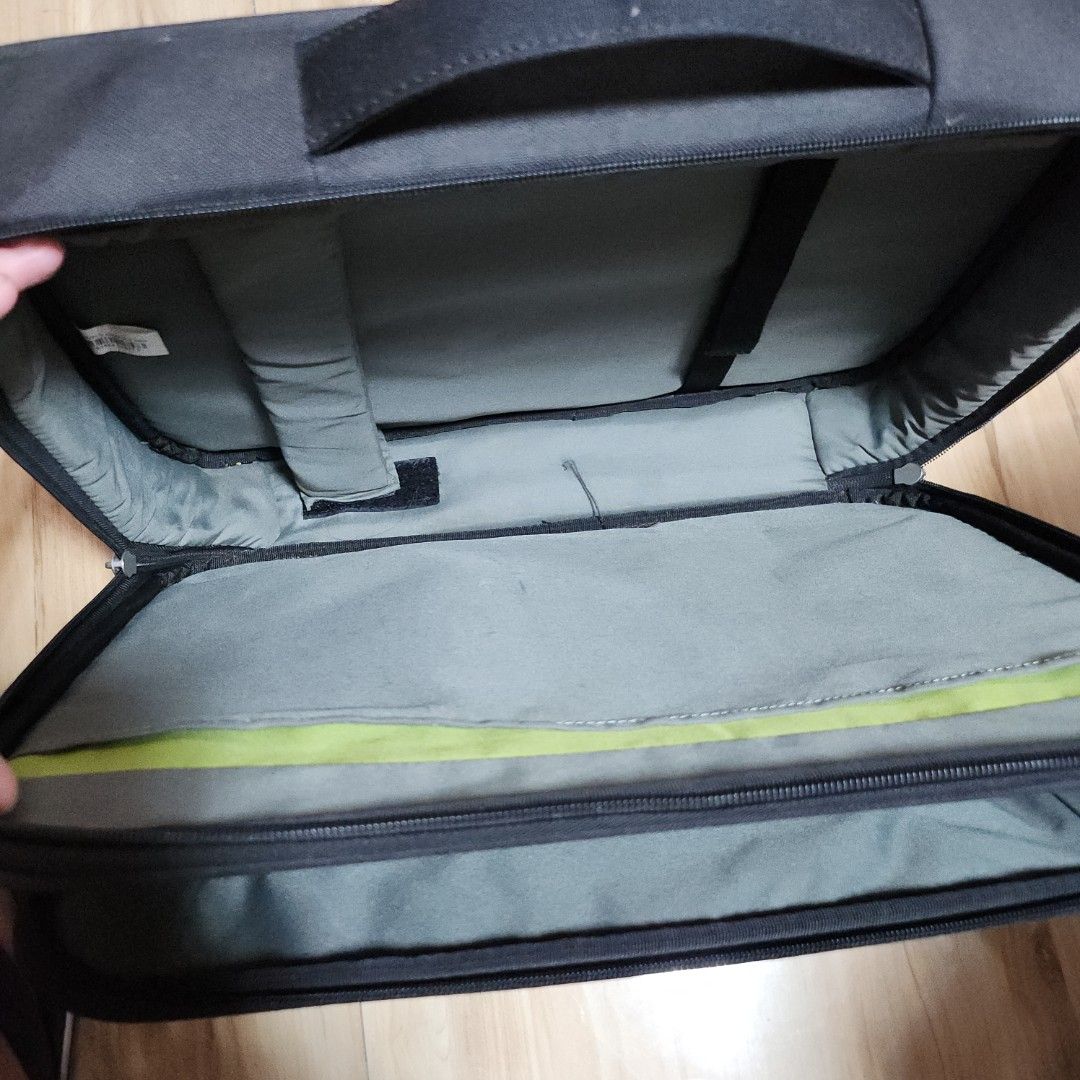 Case Logic Black Laptop Bag (Category: Laptop Bags & Sleeves) located in Cavite. Submitted by loril.ke_359 (Listing ID 1441253202, Image 3). Description: ● Case Logic Hardshell Laptop Bag ●Condition: All zippers are working, 'though it has the usual Wear&Tear at the bottom of the bag. ● Selling for: As-is NO strap & NO box (Cuz I lost it) ● RFS: Decluttering ● SF: Shouldered by Buyer ● No To Bogus Buyers ● Dimensions: - Height: 31.8 cm / 12.51 in