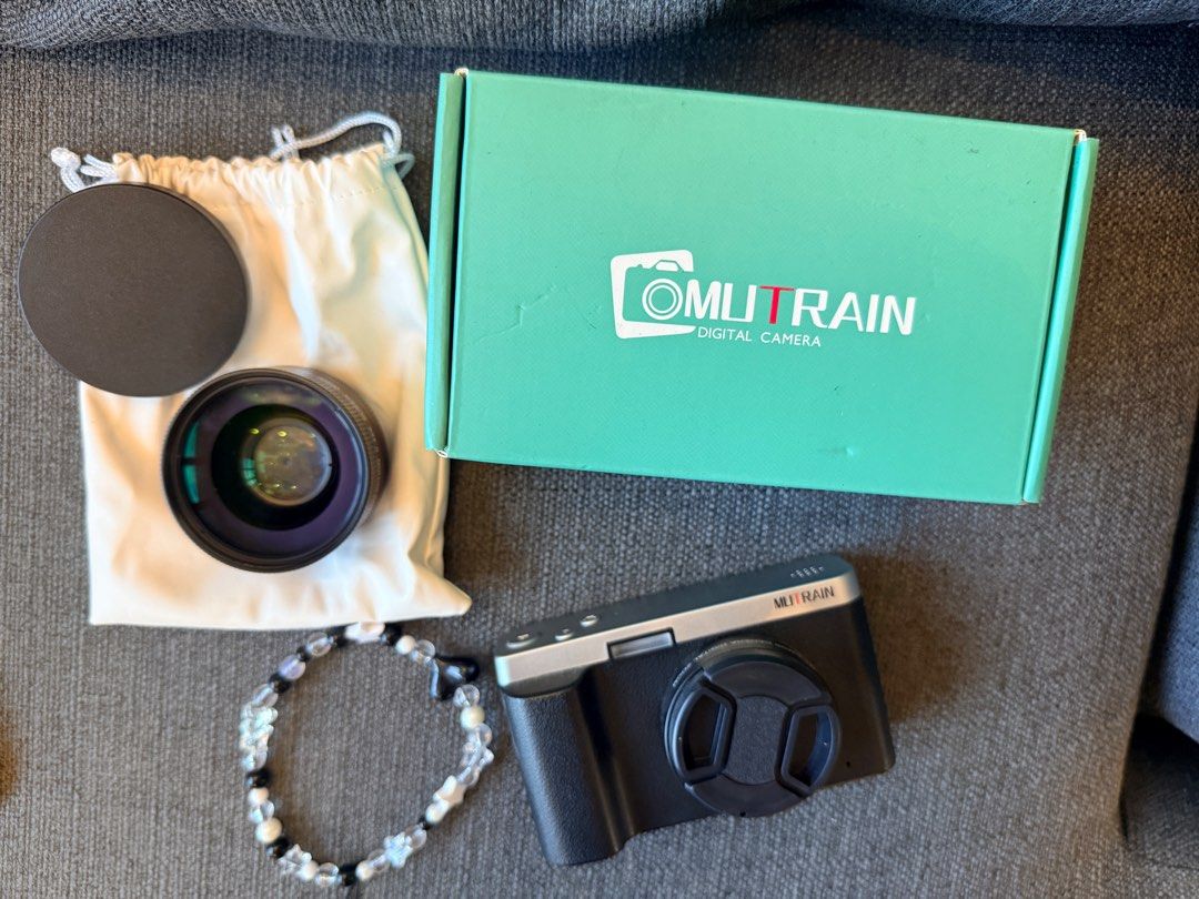 CCD Camera (Category: Cameras) located in Singapore. Submitted by amandaseayi (Listing ID 1441273087, Image 1). Description: Like new CCD camera bought from Taobao. Comes with everything pictured including macro lens and a memory card. Flip screen so can take selfie .