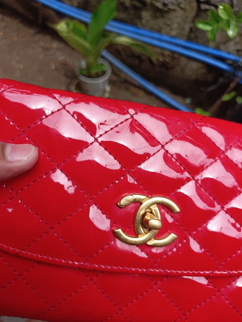 CHANEL RED (Category: Luxury Bags & Wallets) located in Manila. Submitted by freedeer.dd6cce (Listing ID 1441207263, Image 3). Description: CHANEL RED 🔴 EXCELLENT CONDITIONS COMPLETE TAGS ANJAN NA ISSUE NEED WASH PHP 1200.