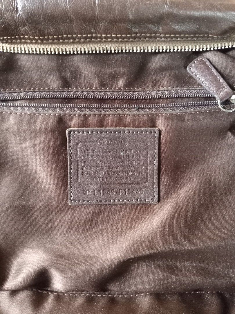 COACH ASHLEY SIGNATURE SATCHEL (Category: Luxury Bags & Wallets) located in Manila. Submitted by m.a.bestfit8 (Listing ID 1294828168, Image 3). Description: top handle and Shoulder bags YKK zip.