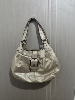 (Category: ) located in . Submitted by reywearfinds (Listing ID 1441349581, Image 1). Description: .
