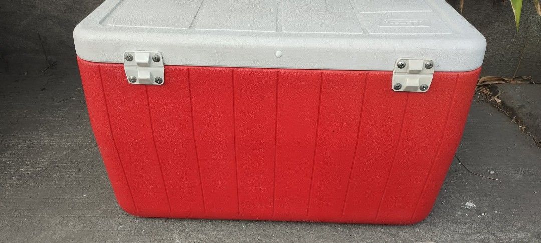 Coleman Poly Lite 45 Cooler Red/White (Category: Hiking & Camping) located in Manila. Submitted by benjie.benjie3 (Listing ID 1441300559, Image 2). Description: - Coleman Cooler - Color: Red and White - Features a convenient carrying handle - Ideal for picnics, camping trips, and parties - Excellent at keeping food and drinks chilled - Proudly Made in the USA - Shows minor scuffs and scratches from regular use Capacity: 48 Quarts Estimate size: H