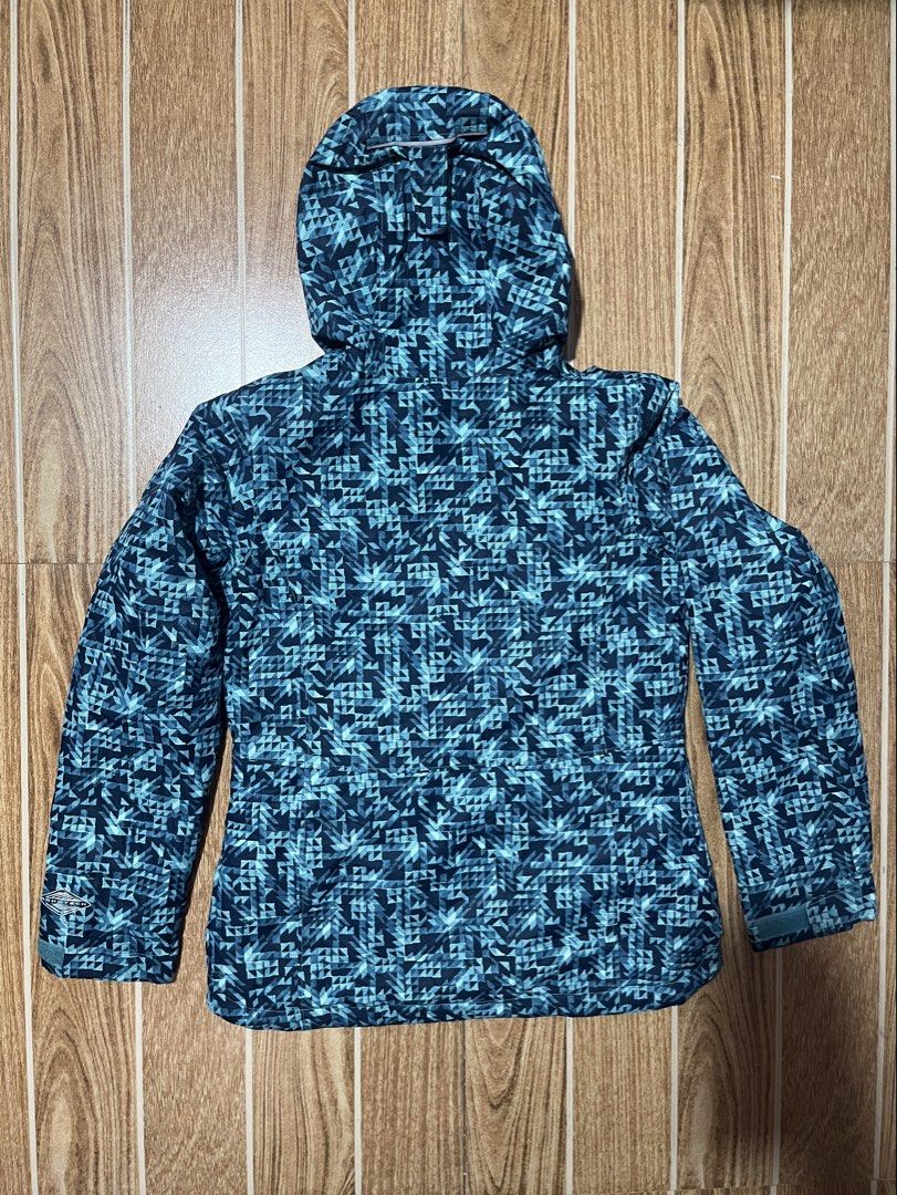 Columbia Omni-Tech Waterproof Breathable Jacket Size M (Category: Coats, Jackets and Outerwear) located in Manila. Submitted by mjaothrift (Listing ID 1441311150, Image 2). Description: - Columbia Jacket - Size: Medium (M) - Waterproof & Breathable (Omni-Tech) - Stylish geometric pattern - Hooded design - Front zipper closure - Functional pockets - Ideal for outdoor activities and everyday wear - Made in Vietnam.