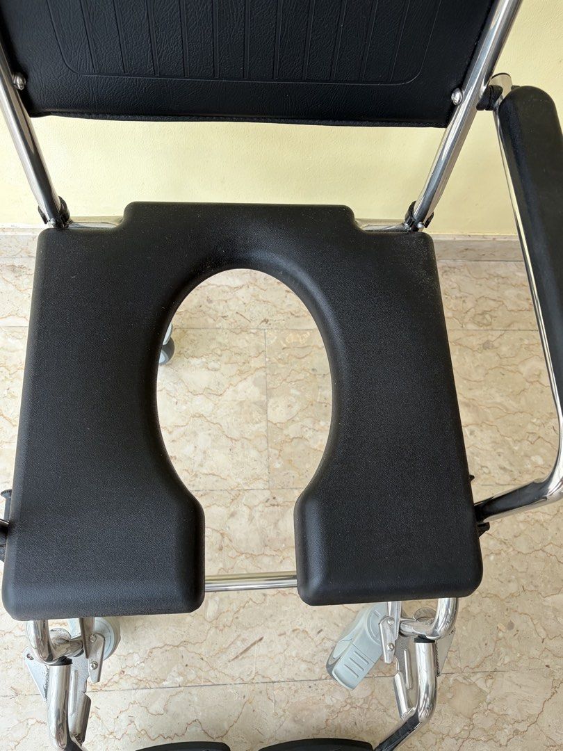 Compote (Category: Bathroom & Kitchen Fixtures) located in Singapore. Submitted by masaisl (Listing ID 1441214384, Image 3). Description: - Durable metal frame for stability. - Comfortable seating. - Removable pail for easy cleaning. - Suitable for home care and assistance..