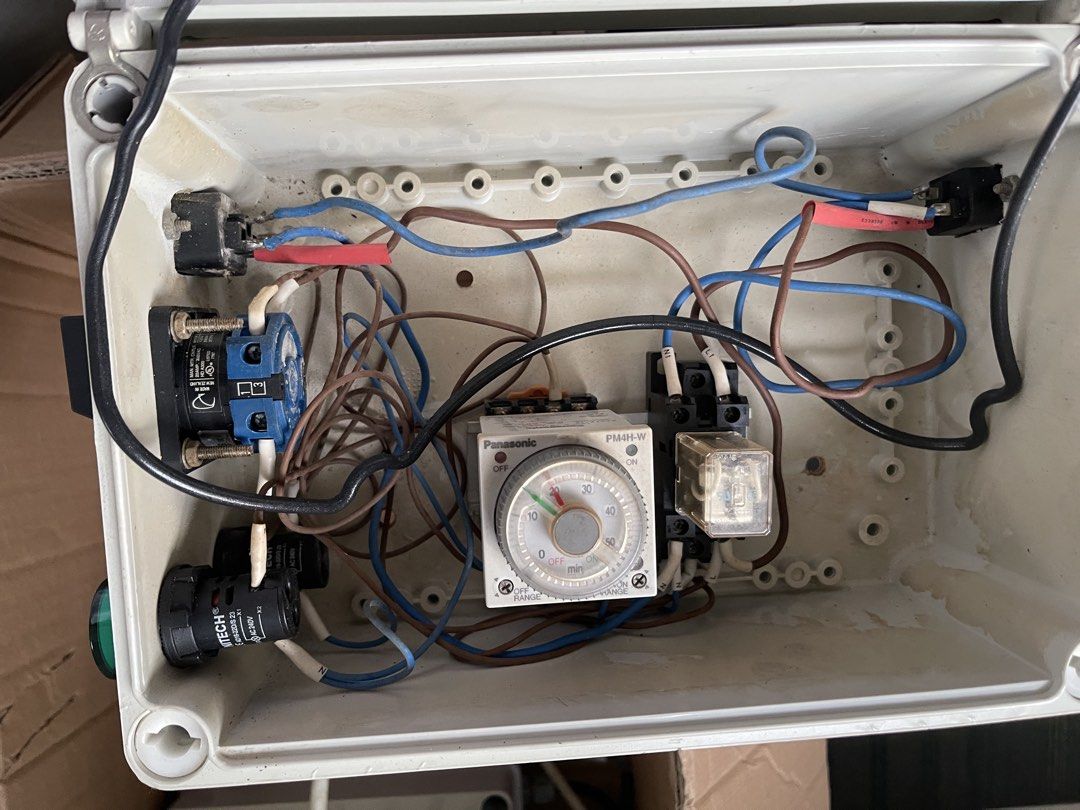 Control timer box (Category: Everything Else) located in Singapore. Submitted by singingqueen (Listing ID 1441206123, Image 3). Description: 2 for $100 1 for $70 Self collection at Ubiplex *Spare part might need to change .