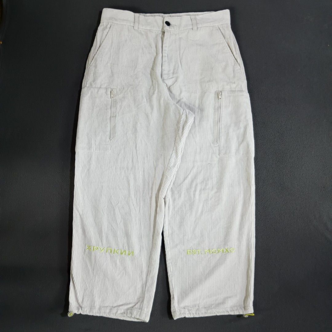 Jack & Jones Corduroy Cargo Pants White (Category: Jeans) located in Manila. Submitted by eyldrn (Listing ID 1441275278, Image 1). Description: jack and jones corduroy cargo pants nasa last pic dimes and price .