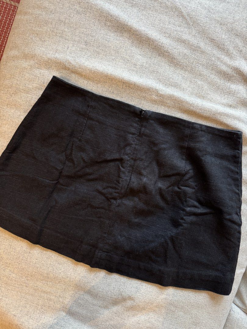 Cotton On Black Miniskirt (Category: Skirts) located in Makati City. Submitted by sabmi (Listing ID 1441259787, Image 3). Description: Miniskirt with zipper in the back Worn low-waisted Measurements (laid flat): Waist - 16” Hips (middle point) - 21” Length - 13”.