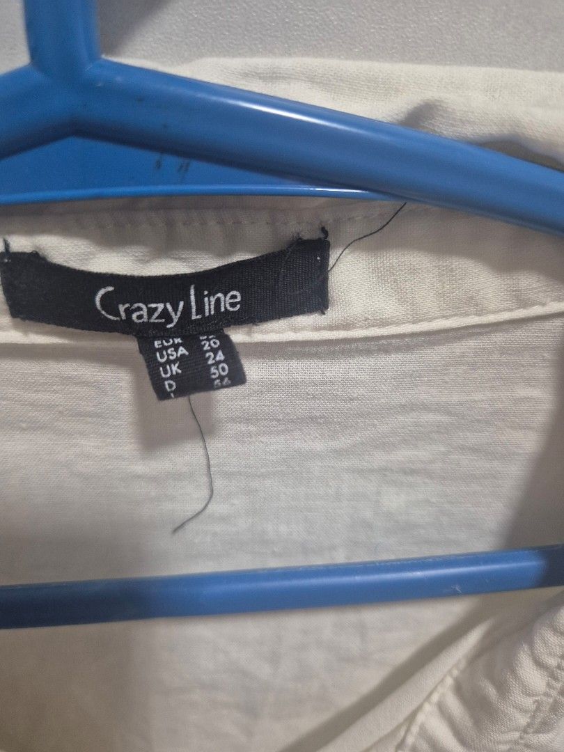 Crazy Line White Button-Up Shirt (Category: Longsleeves) located in Batangas. Submitted by marthy2009 (Listing ID 1441263822, Image 2). Description: - Brand: Crazy Line - Style: Casual button-up shirt - Color: White - Features: Two chest pockets - Ideal for: Everyday wear - Condition: Please check photos for details.