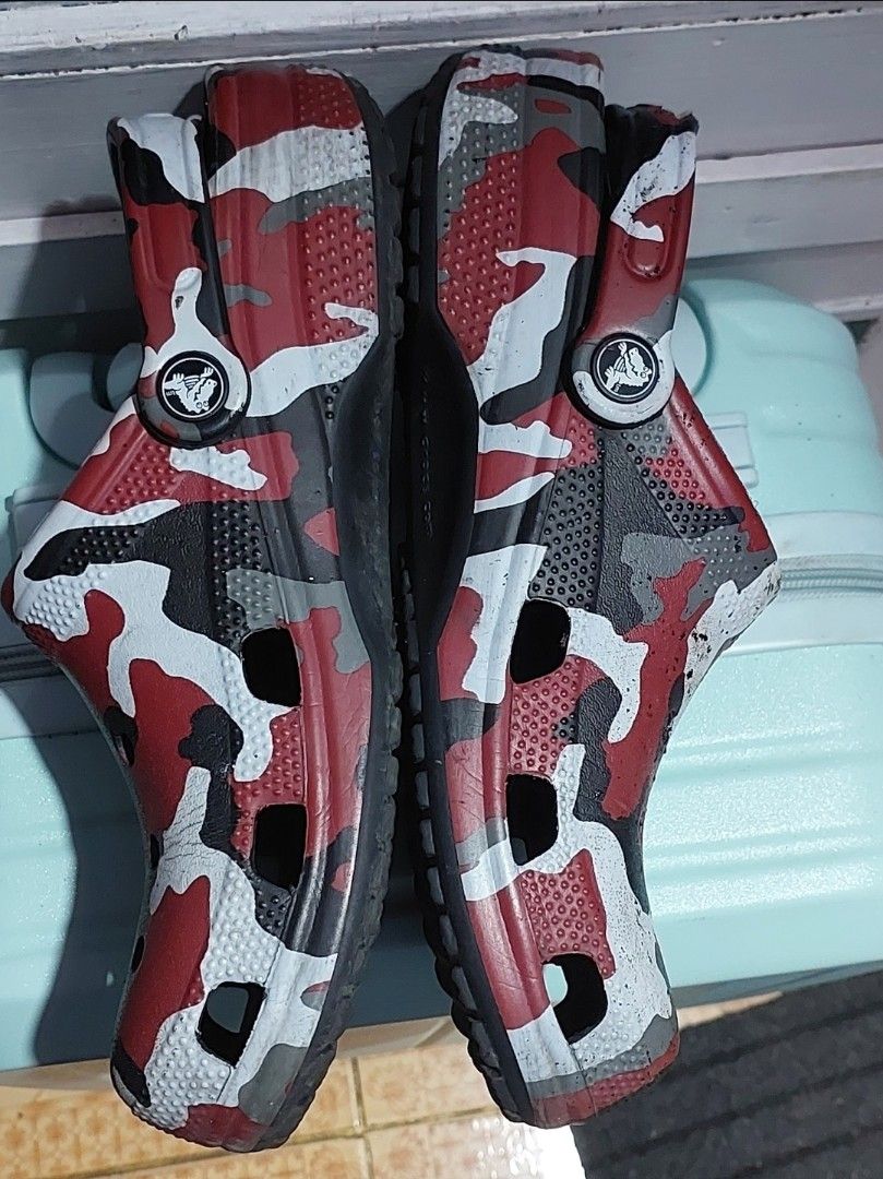 Crocs Classic Camo Clogs (Category: Slippers & Slides) located in San Juan City. Submitted by misismorena (Listing ID 1441165755, Image 3). Description: -Authentic Classic Crocs clogs - Red, grey, and white camouflage pattern - Size: Men's 7 / Women's 9 - Ideal for everyday wear - Easy to clean and comfortable.