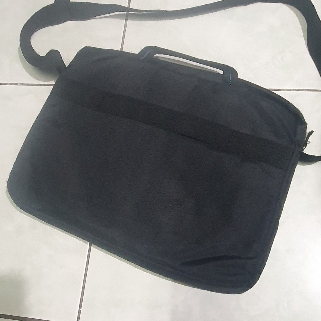 Dell Black Laptop Bag with Shoulder Strap (Category: Laptop Bags & Sleeves) located in Pasig City. Submitted by phgigapro (Listing ID 1441217136, Image 2). Description: - Black Dell laptop bag - Features a handle and a detachable shoulder strap - Interior pockets for easy organization - Ideal for carrying your laptop and essentials - Zippers are in good working condition - Ready for its new owner.