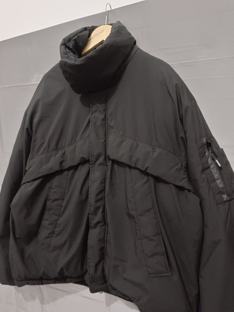 Down Jacket Codegraphy (Kategori: Baju Luaran) berada di Surakarta. Dikirim oleh thriftfix_ (ID iklan 1441323096, Gambar 2). Deskripsi: Perhatikan Panjang (P) dan Lingkar dada (Ld) sebelum membeli !!! Codegraphy Jacket - Ld. 136 / P. 70 ( L fit XL)- Modelan Boxy - Dobel zipper - 2 Saku depan & 2 saku dalam-Dobel layer, inner primaloft - Ripp tangan aman -Full Tag- Minus tali serut putus & sudah di repair (8.8/10) **detak chat admin.