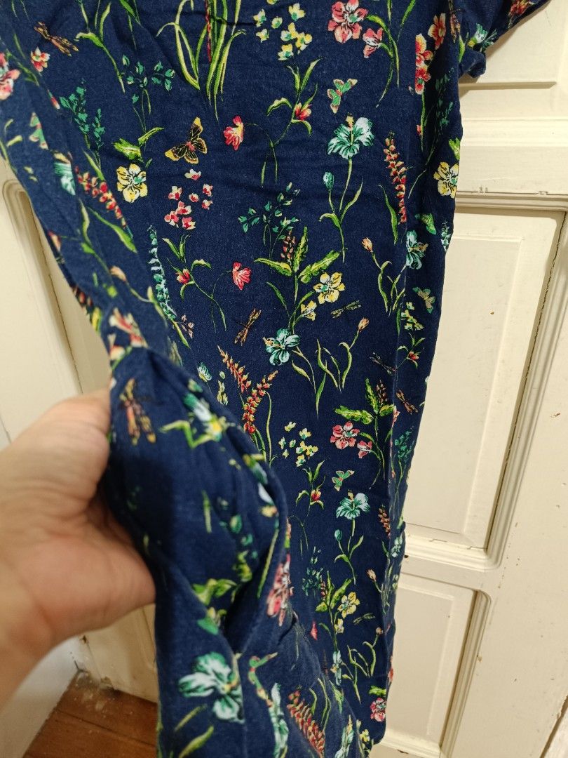 EDC Floral Dress With Side Pockets (Category: Dresses) located in Malabon City. Submitted by loveours_ph (Listing ID 1441282324, Image 3). Description: Brand: EDC Tag size: XS (May fit Small) Length: 32 inches Chest: 19 inches Condition: preloved 10/10, but still manage your expectation. 📌Price is fairly fixed. 📌Photographed using camera phone so color may vary slightly. 📌Ask for more photos, measurements or other concerns. 📌 Payment via Gcas