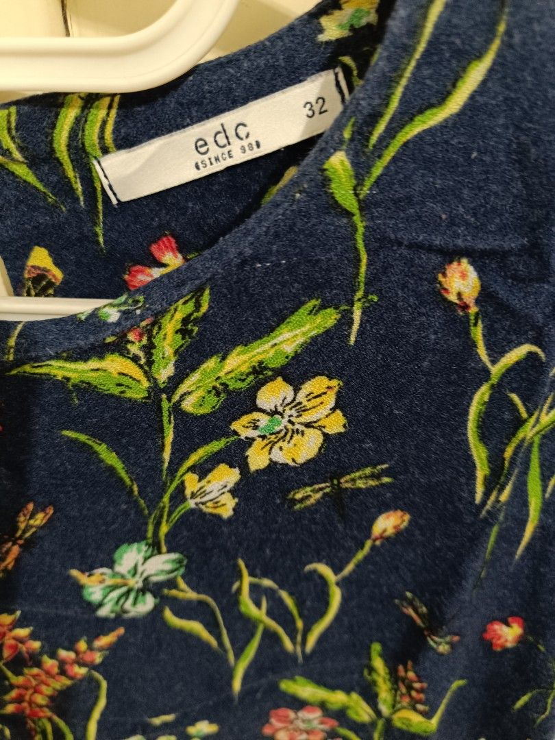EDC Floral Dress With Side Pockets (Category: Dresses) located in Malabon City. Submitted by loveours_ph (Listing ID 1441282324, Image 2). Description: Brand: EDC Tag size: XS (May fit Small) Length: 32 inches Chest: 19 inches Condition: preloved 10/10, but still manage your expectation. 📌Price is fairly fixed. 📌Photographed using camera phone so color may vary slightly. 📌Ask for more photos, measurements or other concerns. 📌 Payment via Gcas