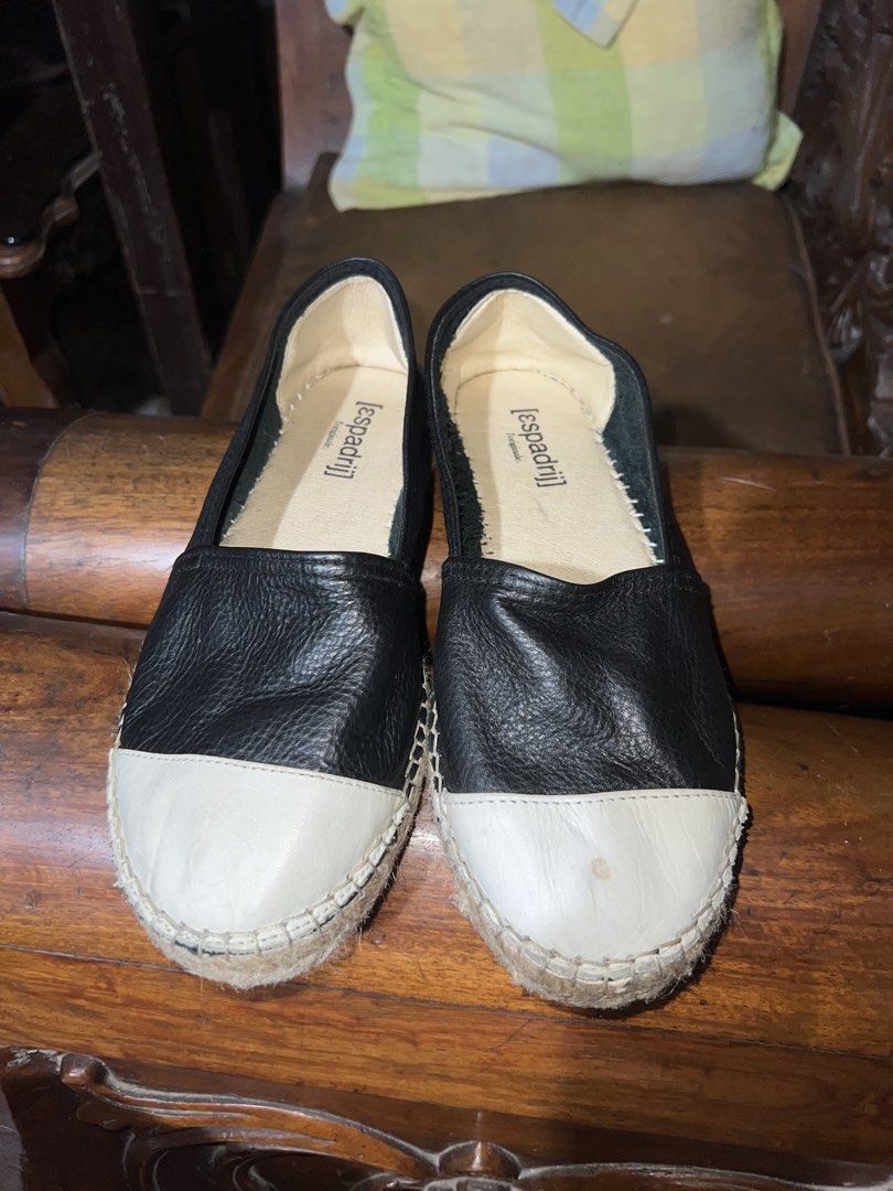 Espadrilles Black & White Leather Espadrille Flats (Category: Flats & Sandals) located in Manila. Submitted by jeimisan (Listing ID 1441277878, Image 1). Description: - Stylish black and white leather espadrilles - Classic cap-toe design - Comfortable slip-on style - Jute sole detail - Ideal for casual outfits - Size: 38.