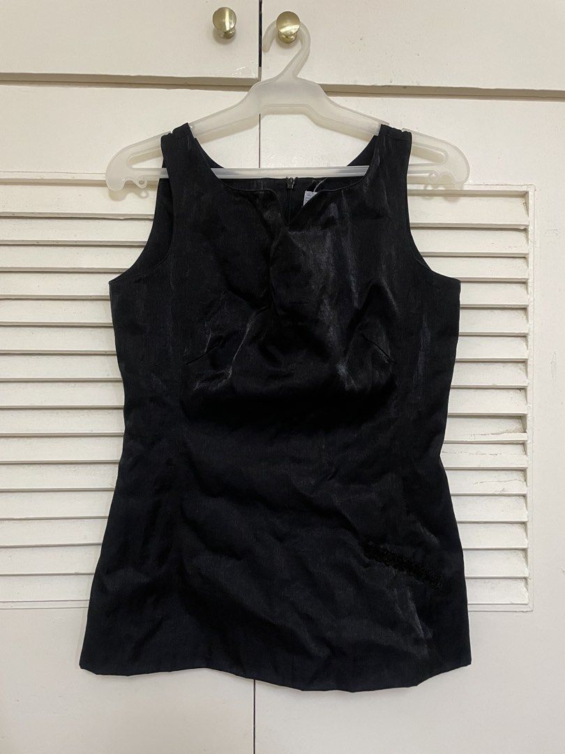 Esprit Structured Black Sleeveless V-Neck Top Size 12 (Category: Sleeveless) located in Calamba. Submitted by melibear (Listing ID 1441344181, Image 1). Description: - Brand: Esprit - Color: Black - Style: Sleeveless top - Neckline: V-neck - Closure: Zip at the back - Fabric: Subtle sheen - Fit: Fitted style - Size: 12 (best fit small to large) - Occasion: Great for dressing up or down.